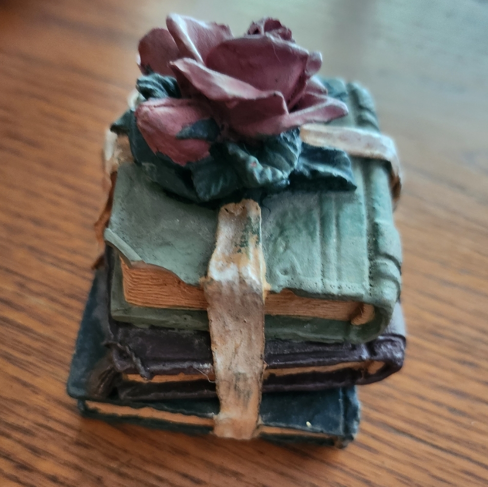 Paperweight Antique Book Stack and Roses - Picture 11 of 14